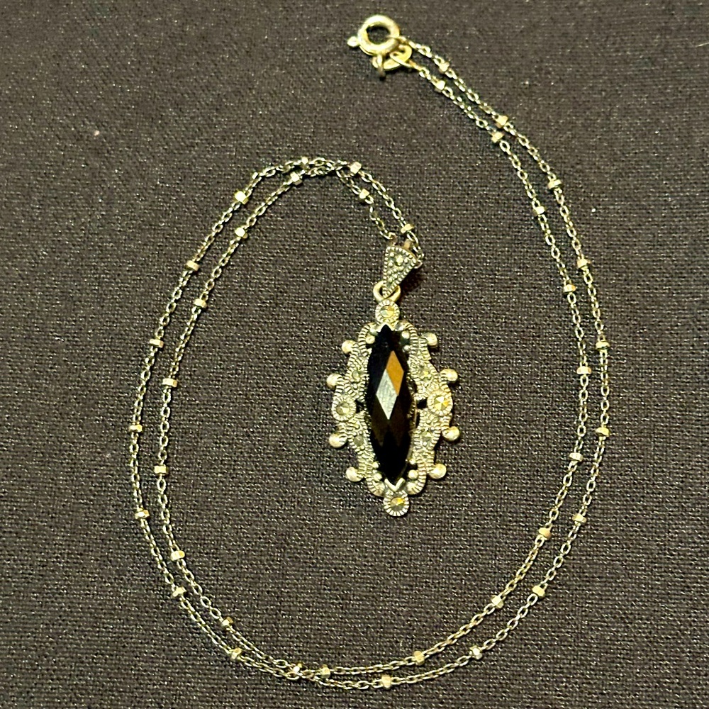 Vintage black Onyx set in sterling silver pendant necklace 18” made in Italy